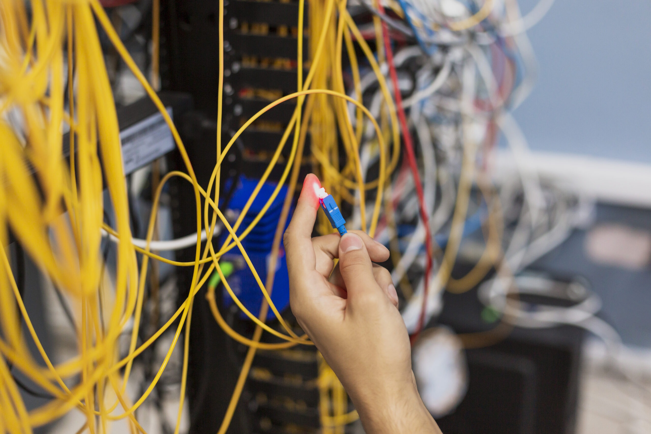 Fils permettant la mise en place de télécommunication dans une maison lors de la viabilisation d'un terrain. Ce que fais Urbanevo.